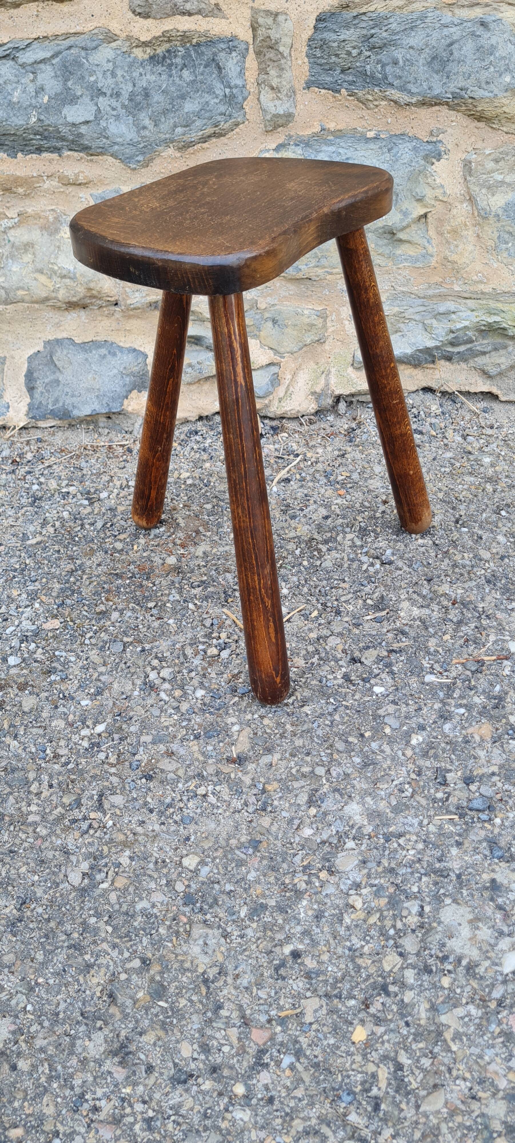 Tripod stool