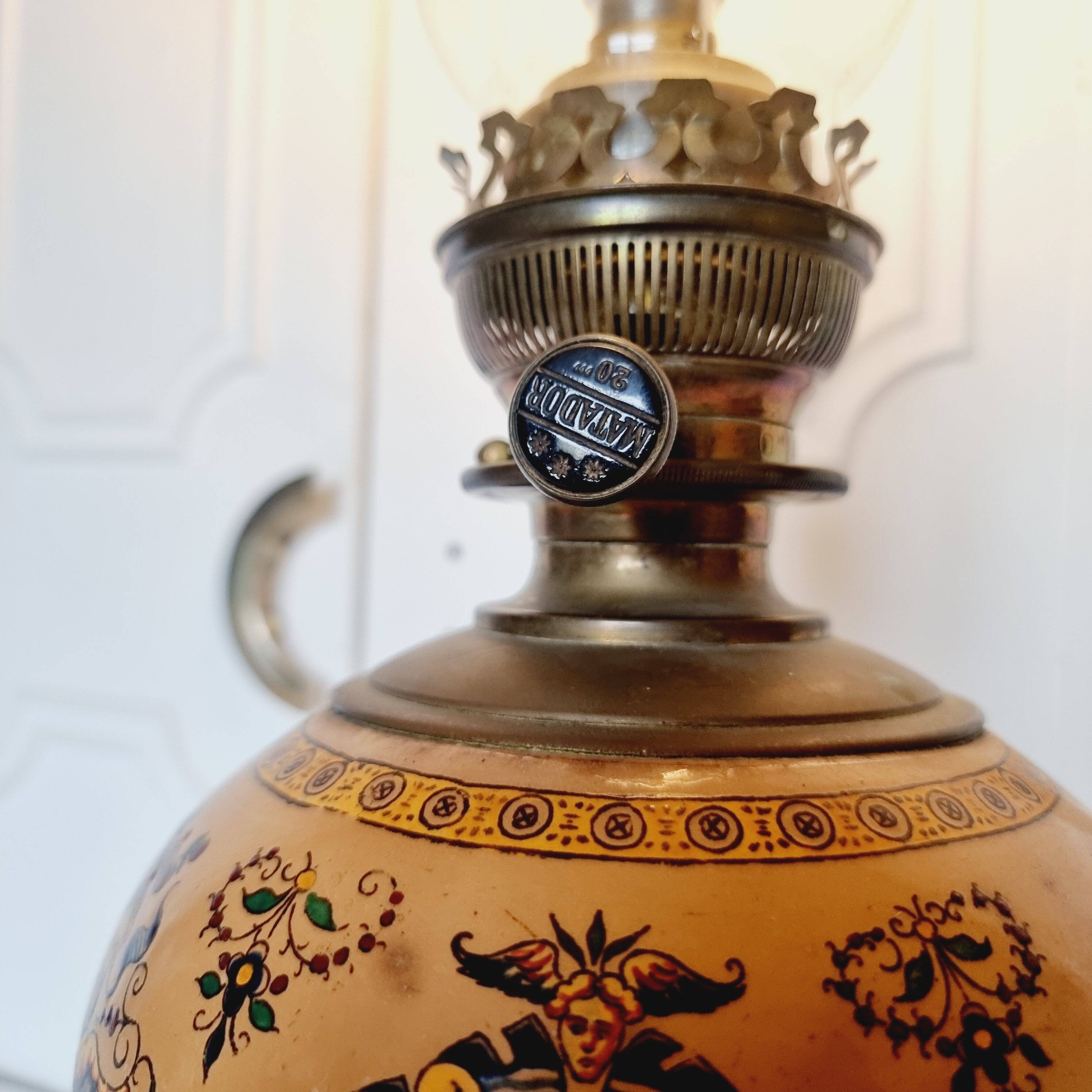 Electrified oil lamp in bronze and hand-painted Gien earthenware