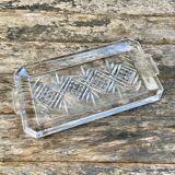 Plat en verre taillé