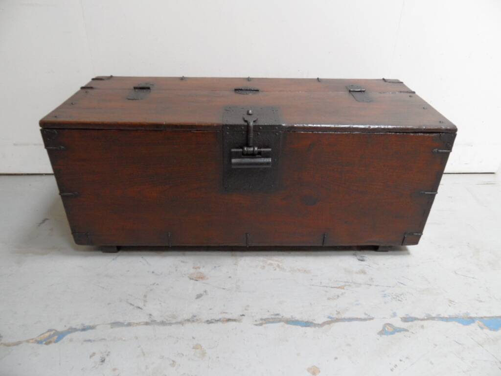 Coffre de voyage ancien