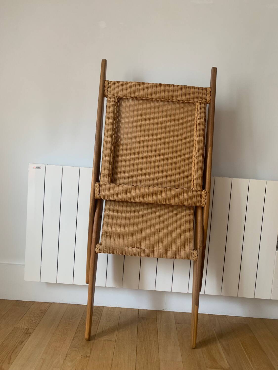 Foldable Scandinavian style deck chair