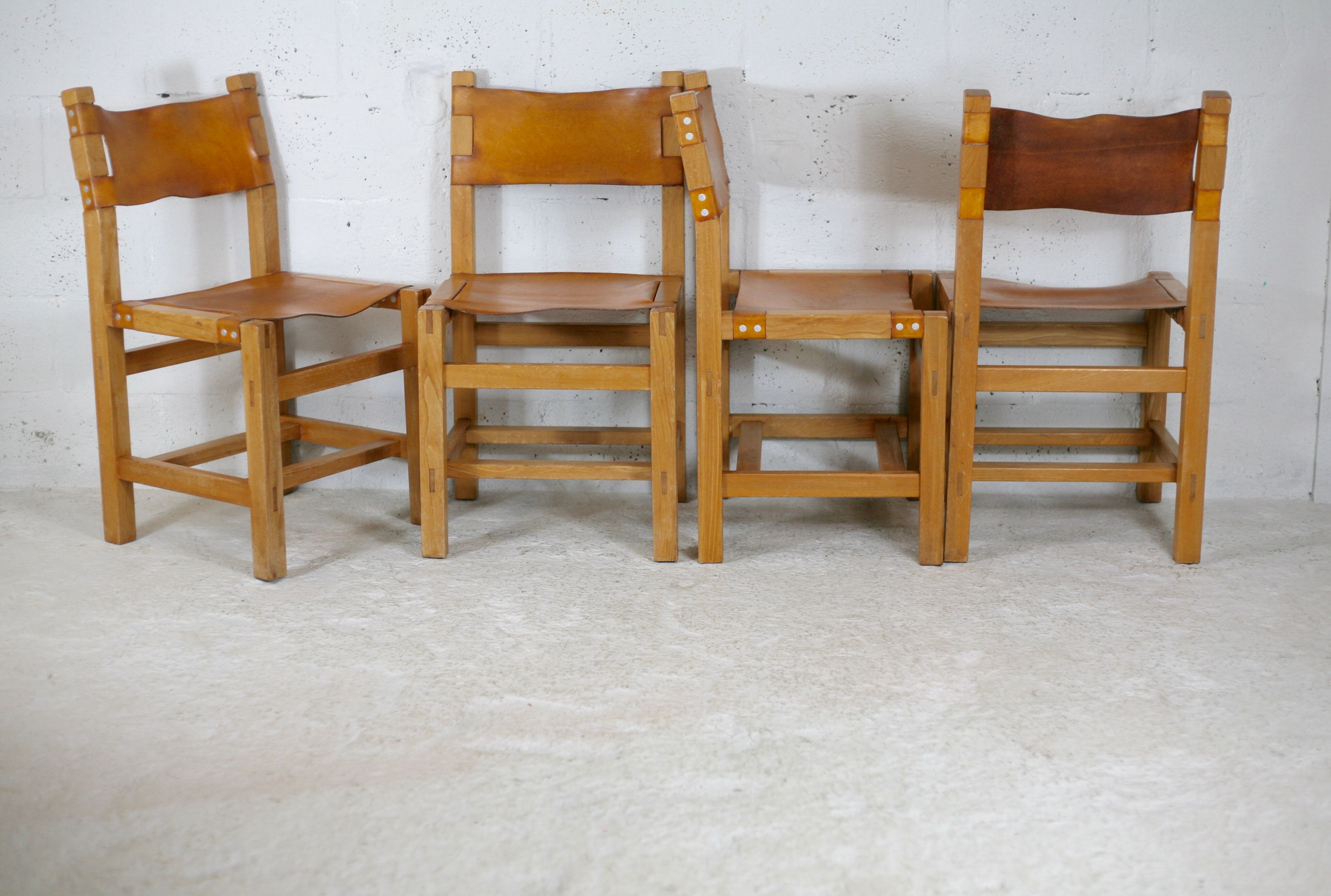 Ensemble de 4 chaises et table basse Maison Regain, France, circa 1970