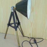 Tripod lamp with adjustable height