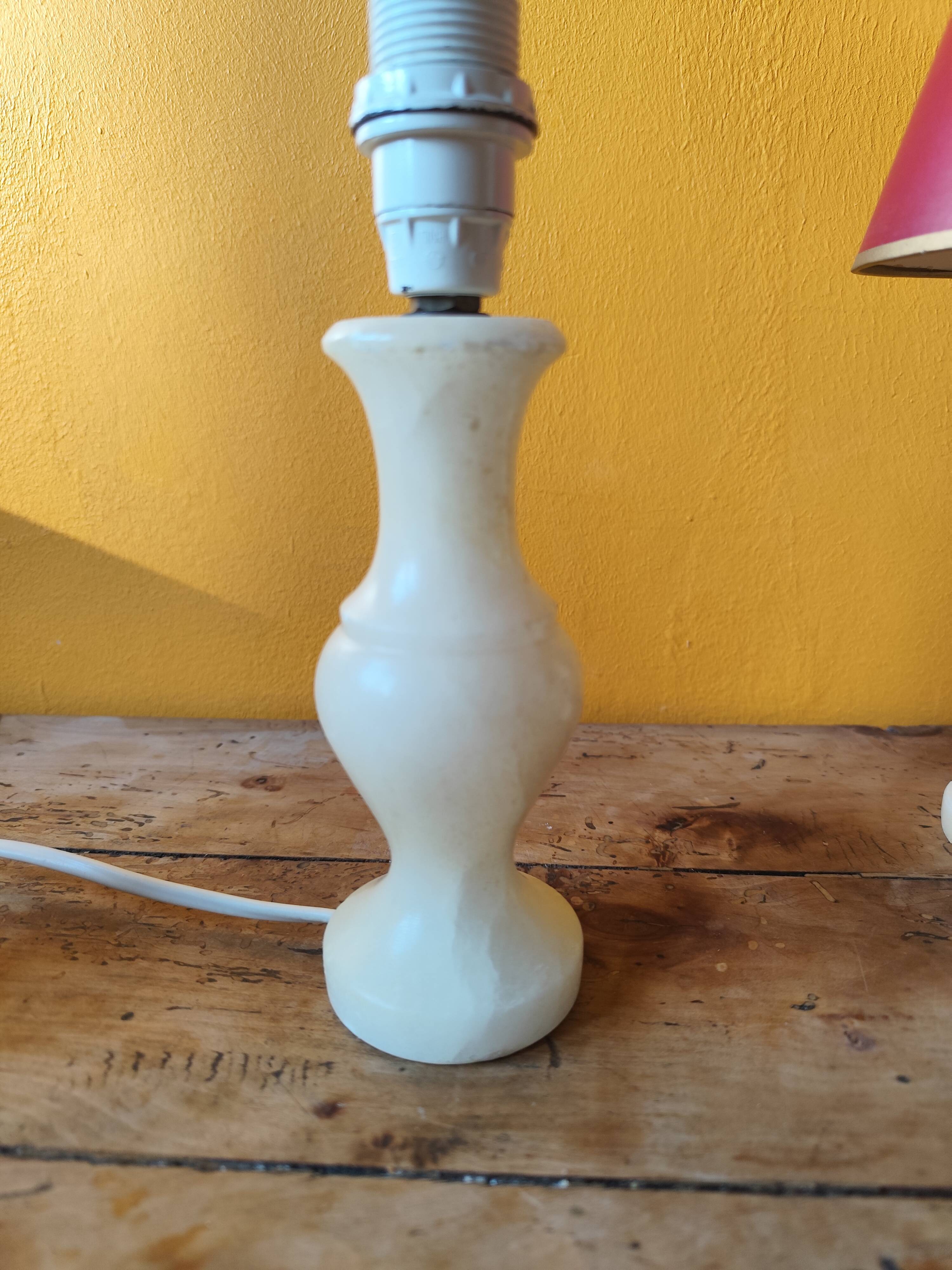 Lampe en pierre marbrée  beige -  lampe albâtre