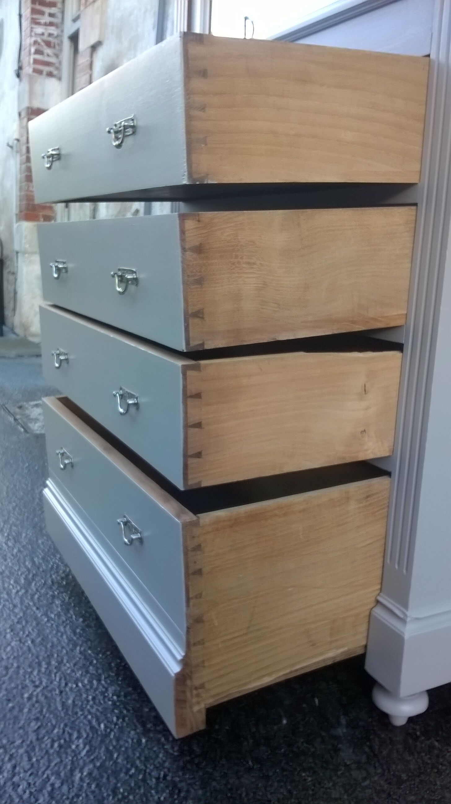 Parisian hotel wardrobe from the 1930s