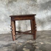 Coffee table, petite table basse indonésienne ancienne moderniste en teck
