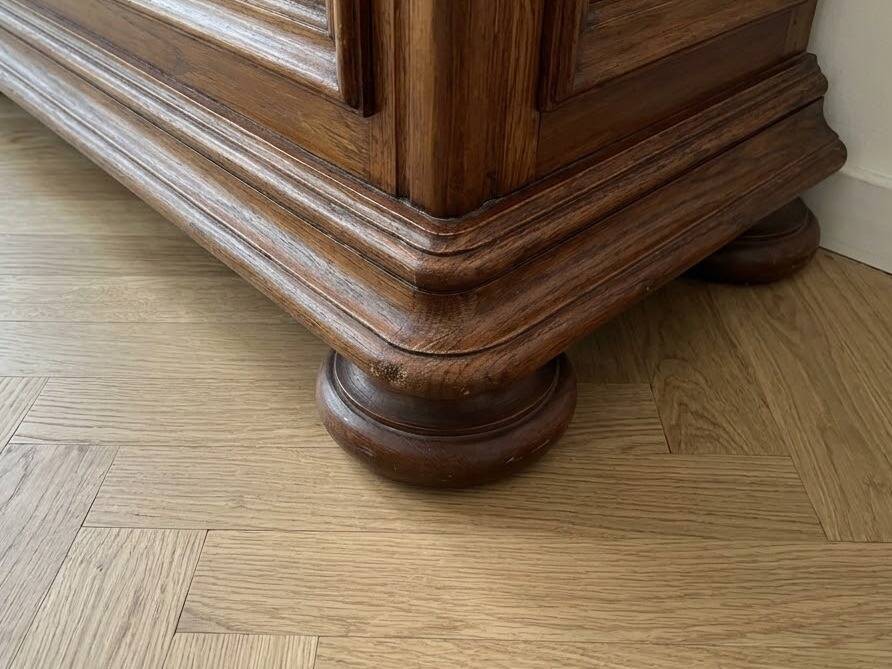 Antique wooden chest of drawers with three drawers.