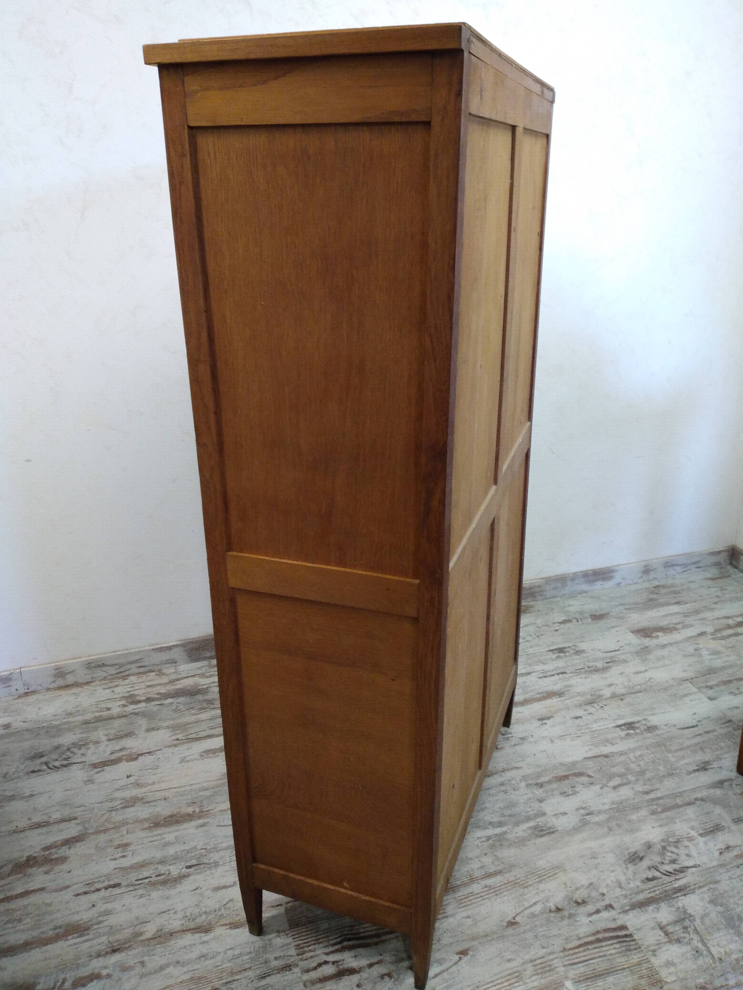Atypical double curtain file cabinet