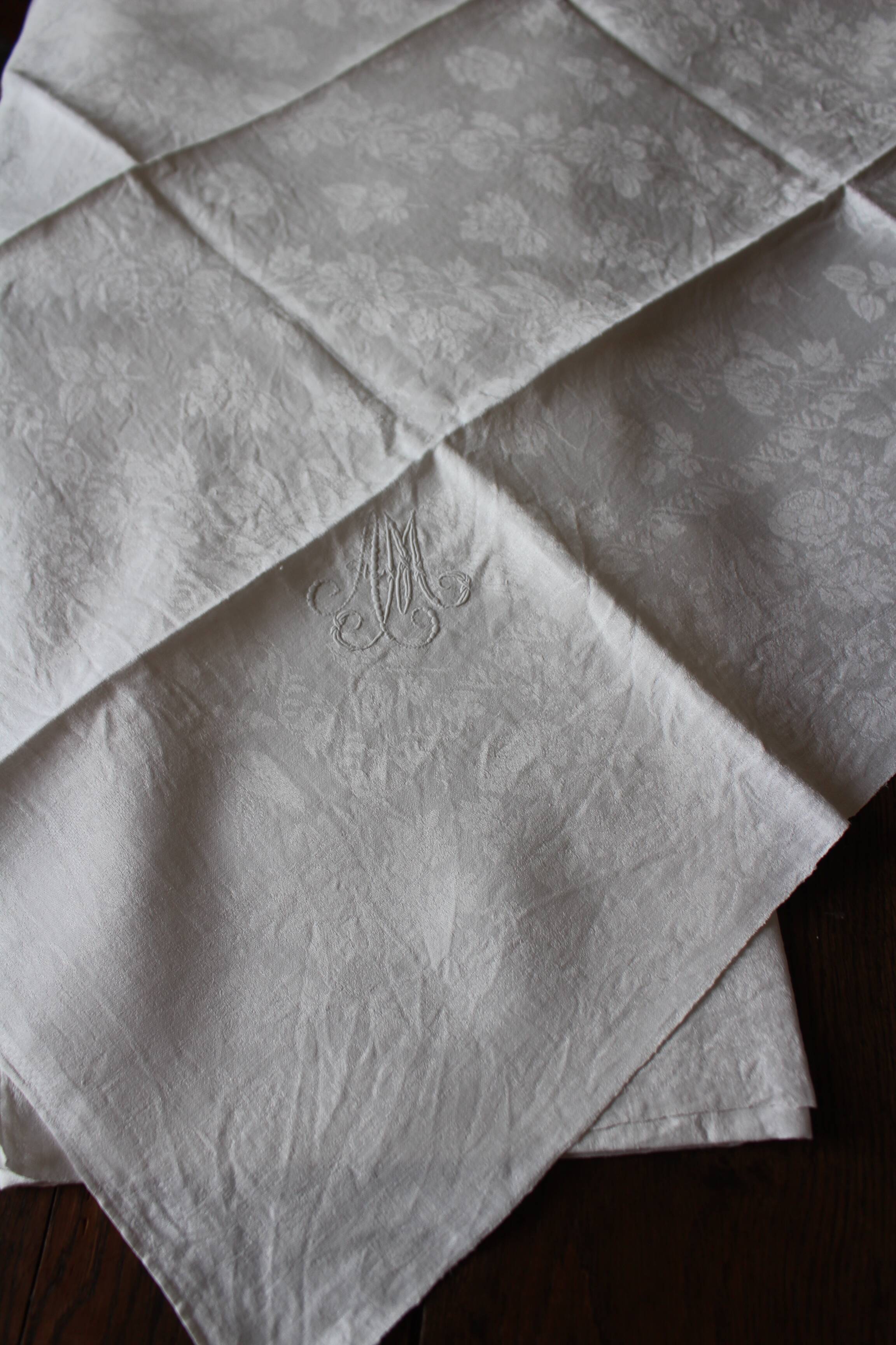 A set of 6 damask napkins Monograms MM