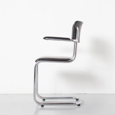 Tubax cantilever chair with black armrest