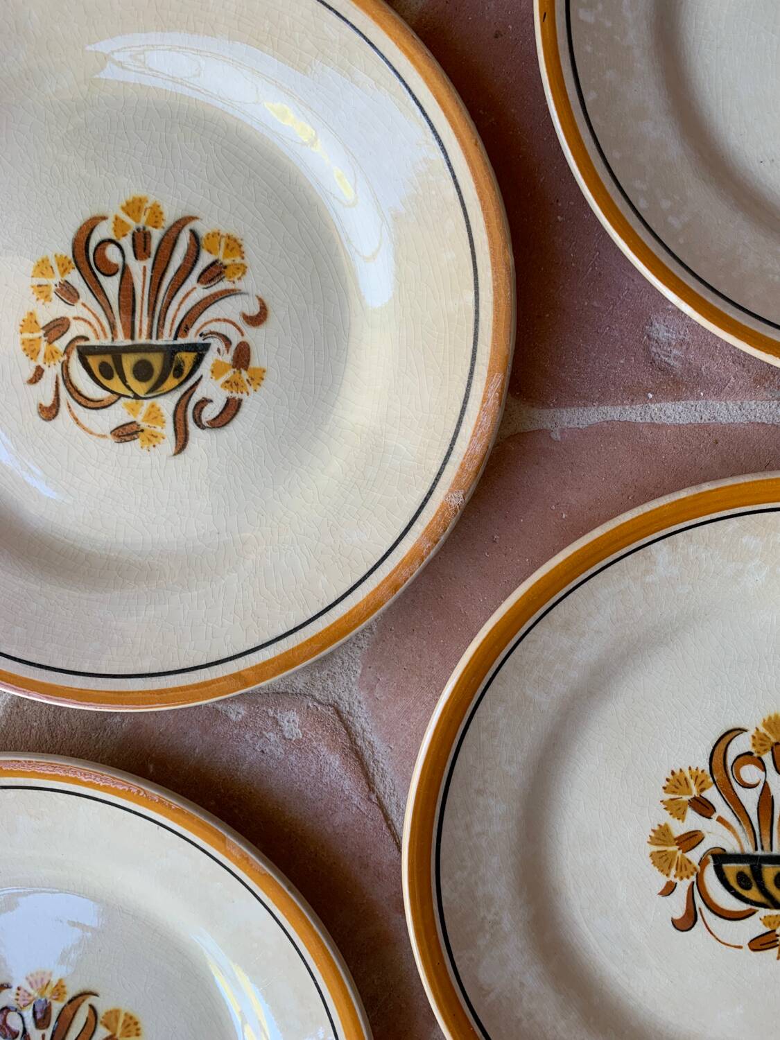 Service of plates and dish Oeillet Creil et Montereau