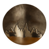 Wall-mounted aluminum plate with mountain design