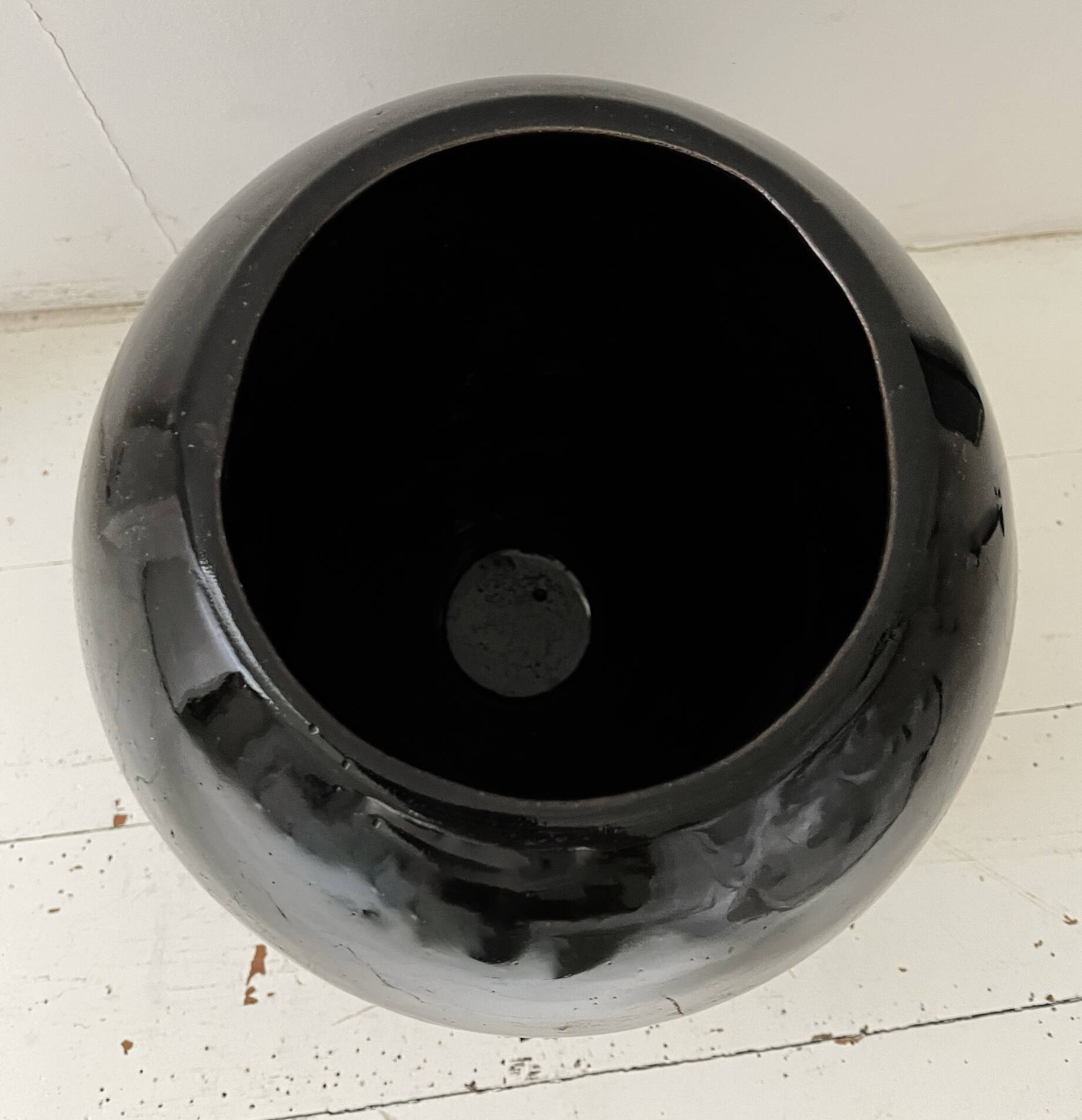 Vase en gès noir lourd