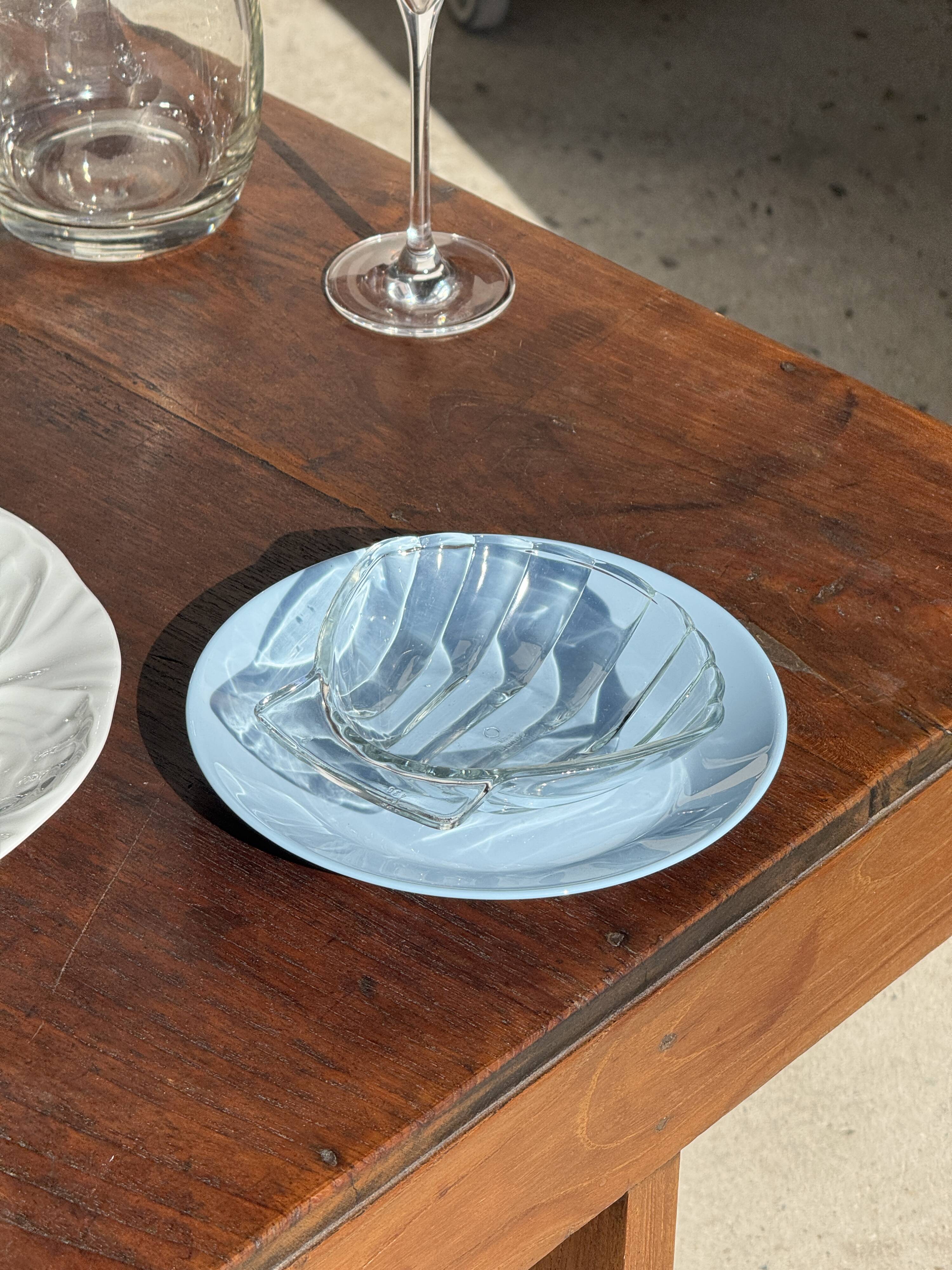 7 vintage shell-shaped bowls in Pyrex glass from France