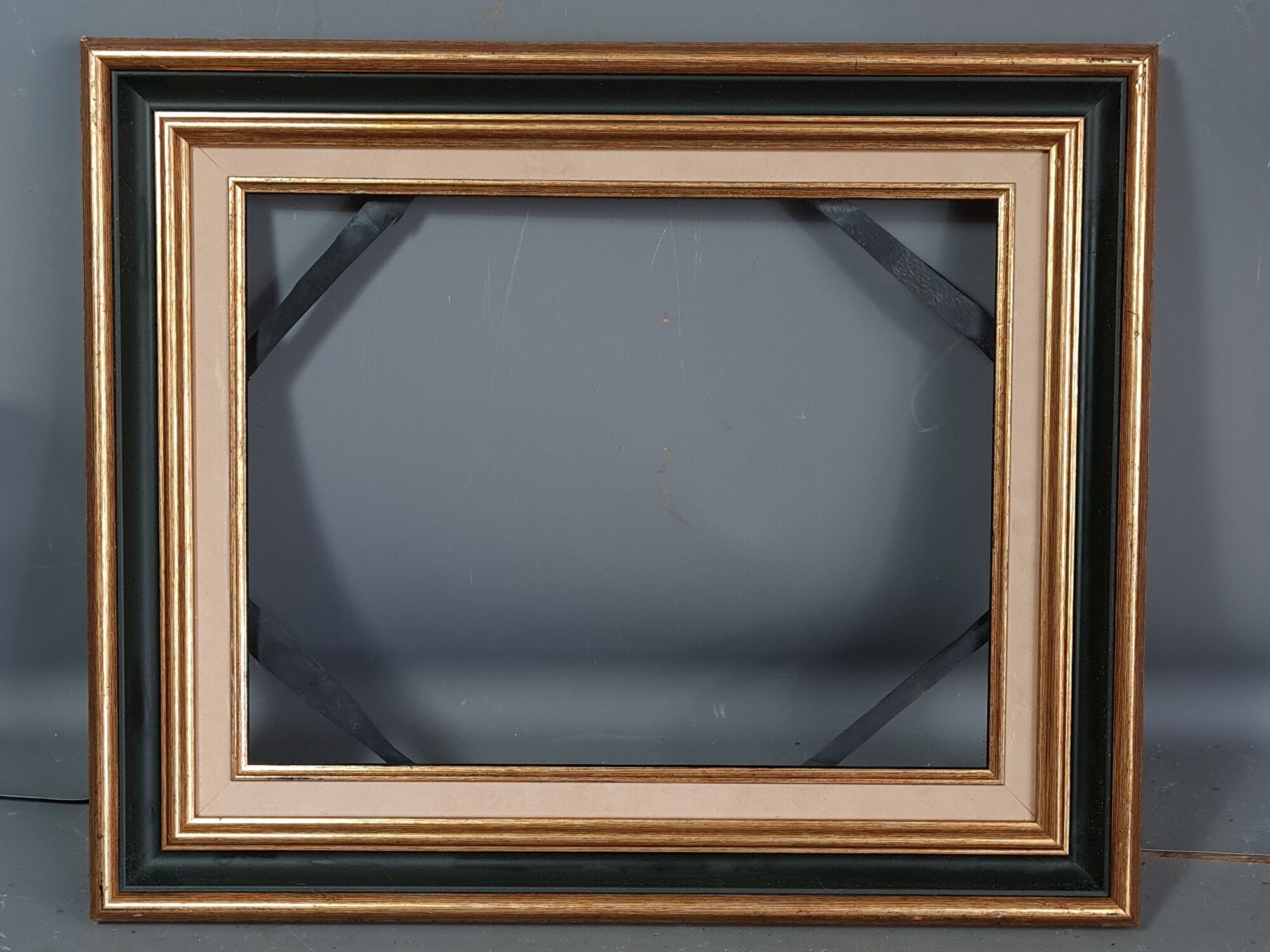 Gilded wood frame gold leaf / lacquered 40x32 cm, foliage 35x22 cm SB