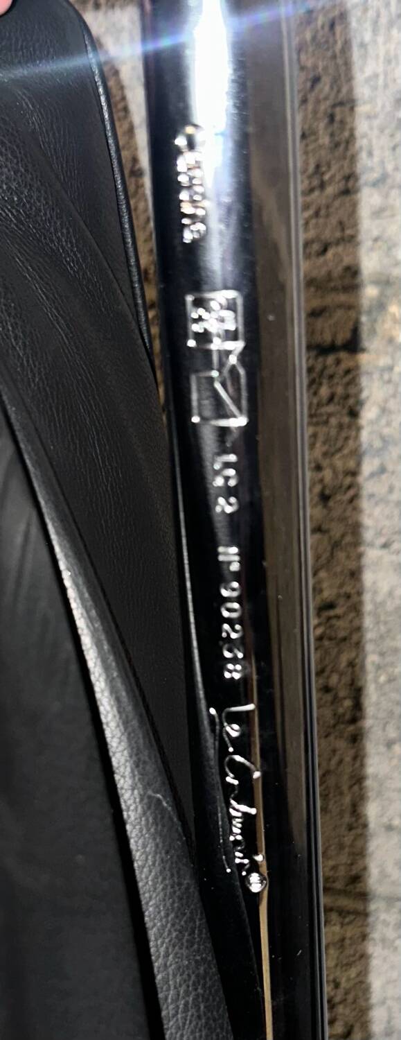 LC2 armchair in black leather – Design Le Corbusier, Pierre Jeanneret & Charlotte Perriand