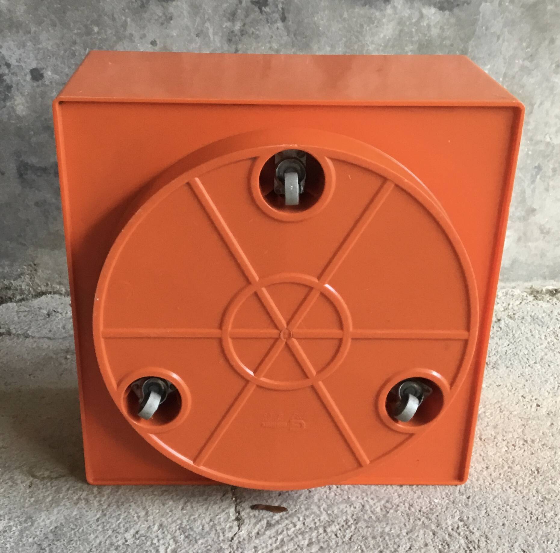Jardinière à roulettes Grosfillex en plastique orange - vintage 1970