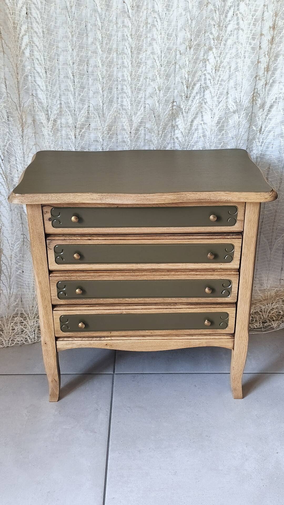 Small chest of drawers/nightstand