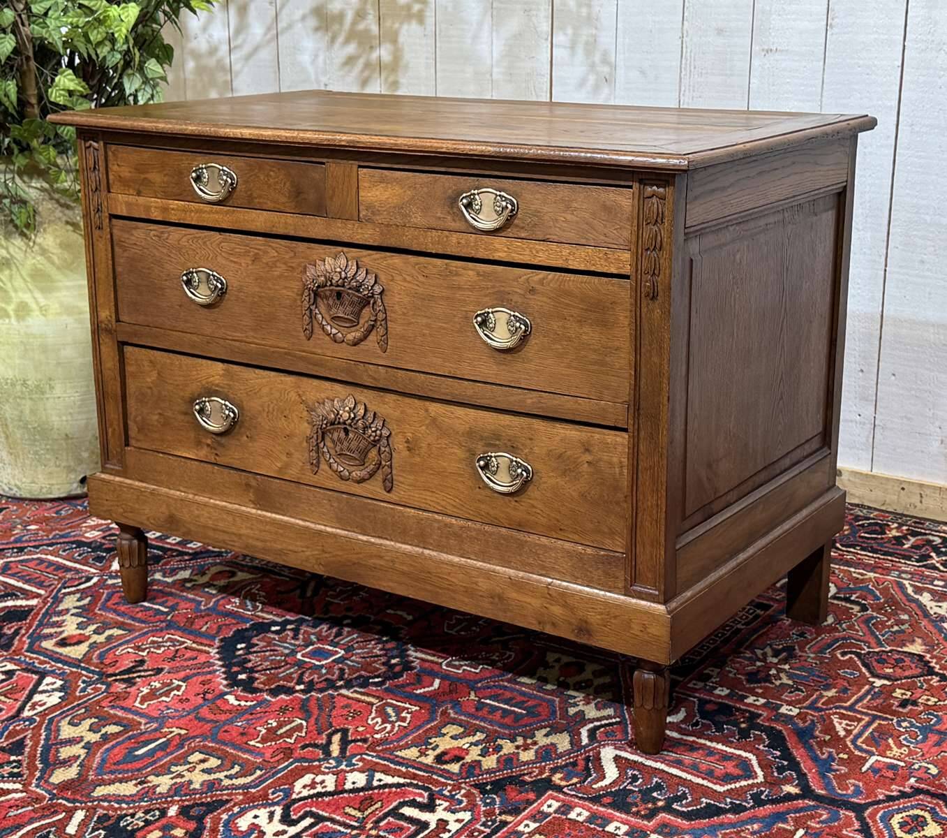 Commode en chêne début XXème