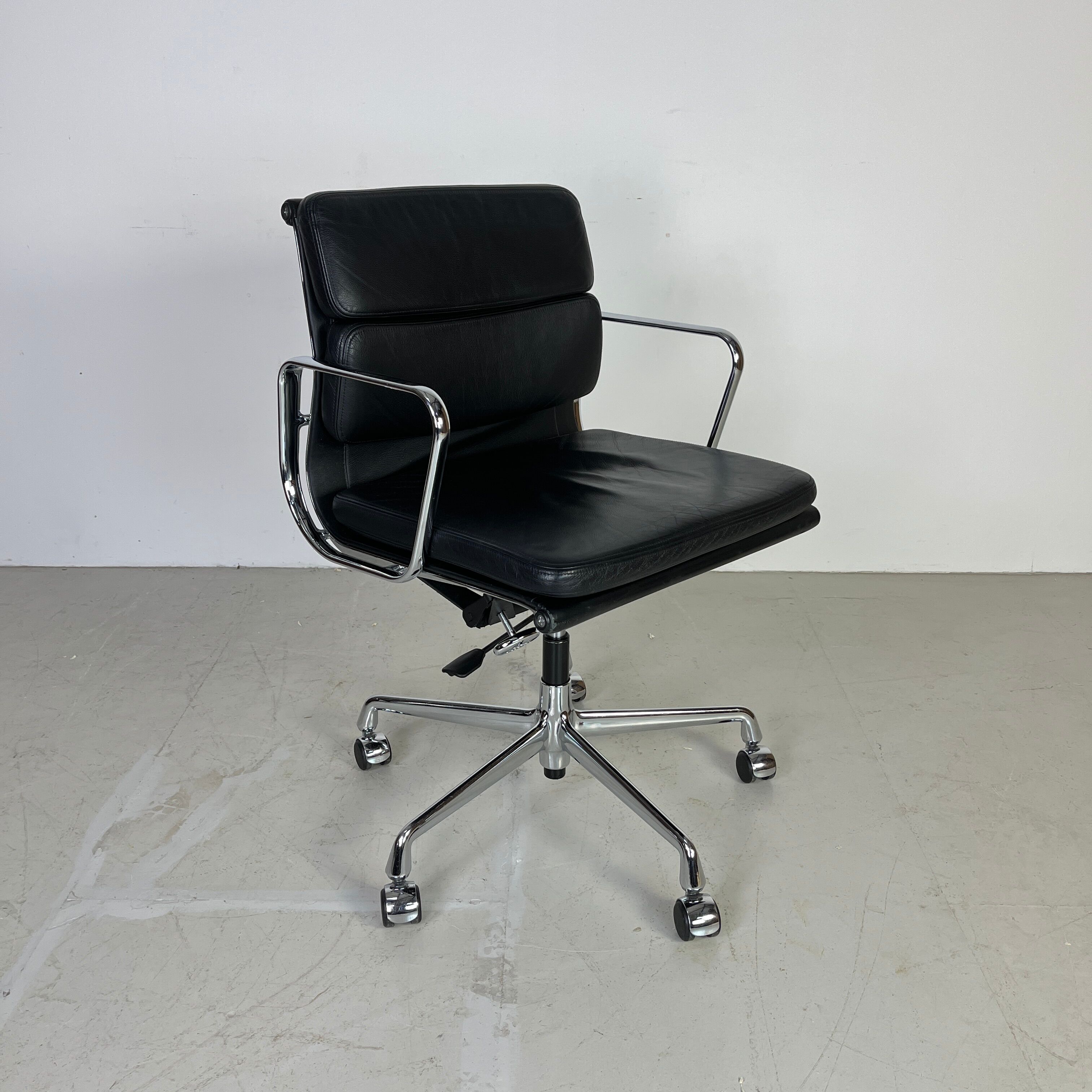 Eames Vitra for Herman Miller black leather Soft Pad Group chair