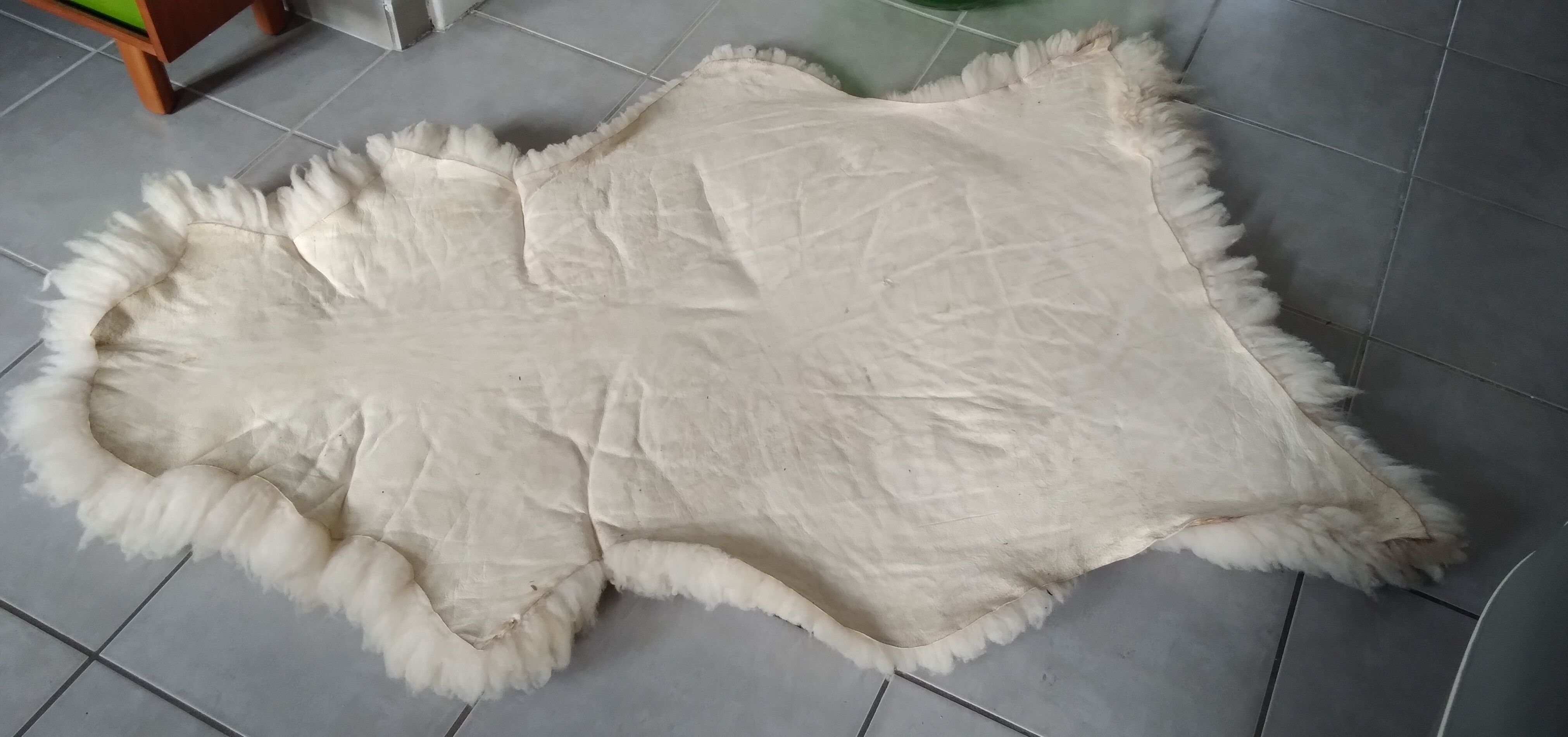 Natural sheepskin 130 x 95 cms