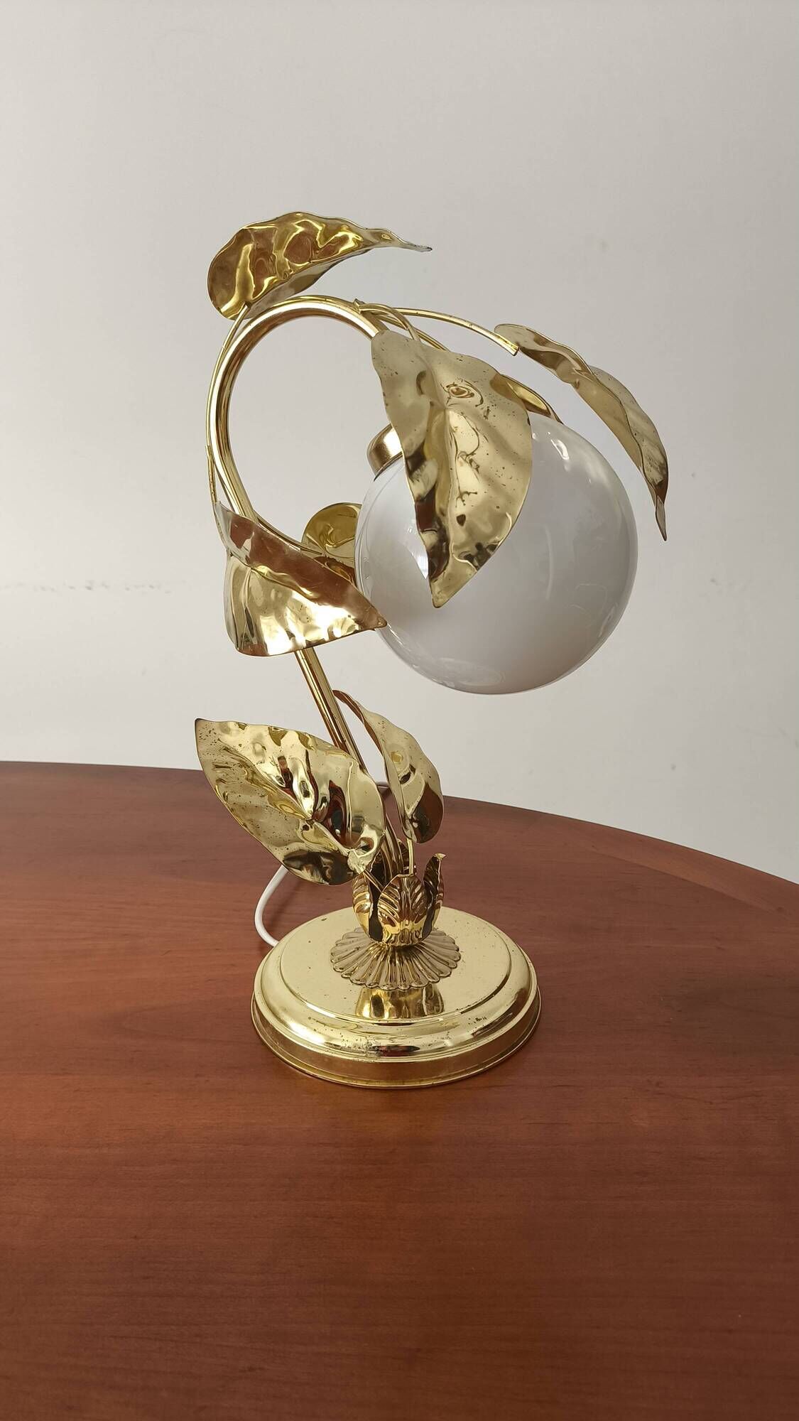 lampe vintage feuilles dorées