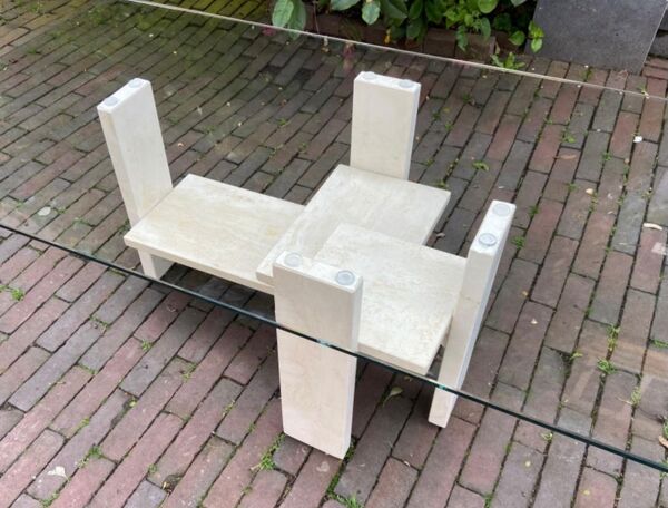 Table basse en travertin signée Willy Ballez