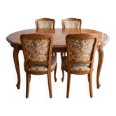 Oval table and 4 chairs in Louis XV style made of wood.