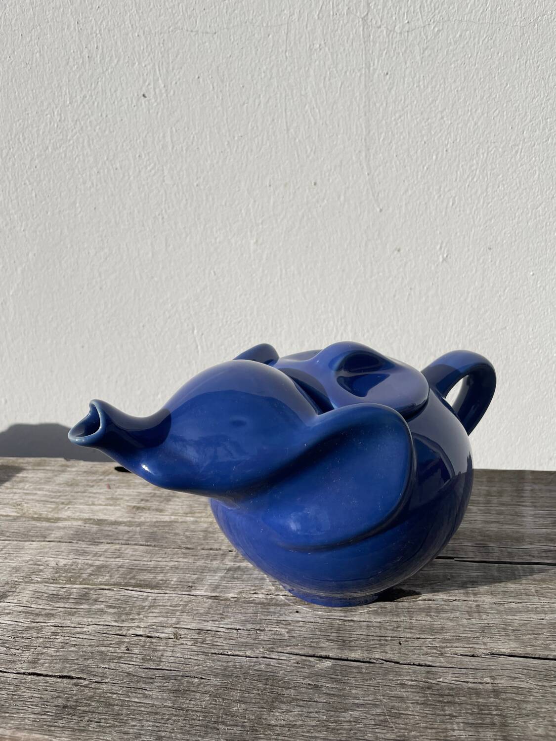 Blue elephant slush teapot