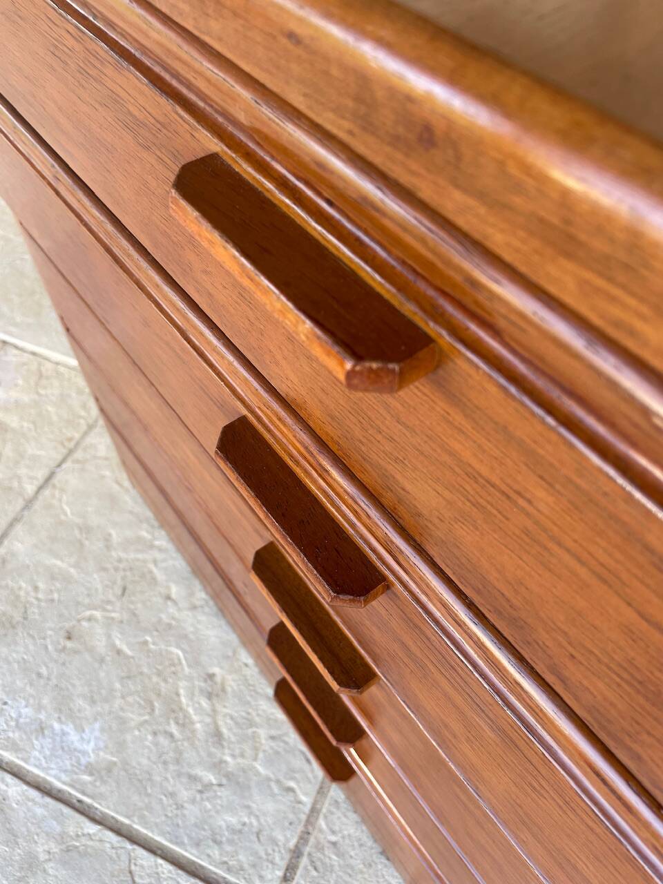 Vintage chest of drawers with 5 drawers in rosewood by Hulsta, circa 1970s.