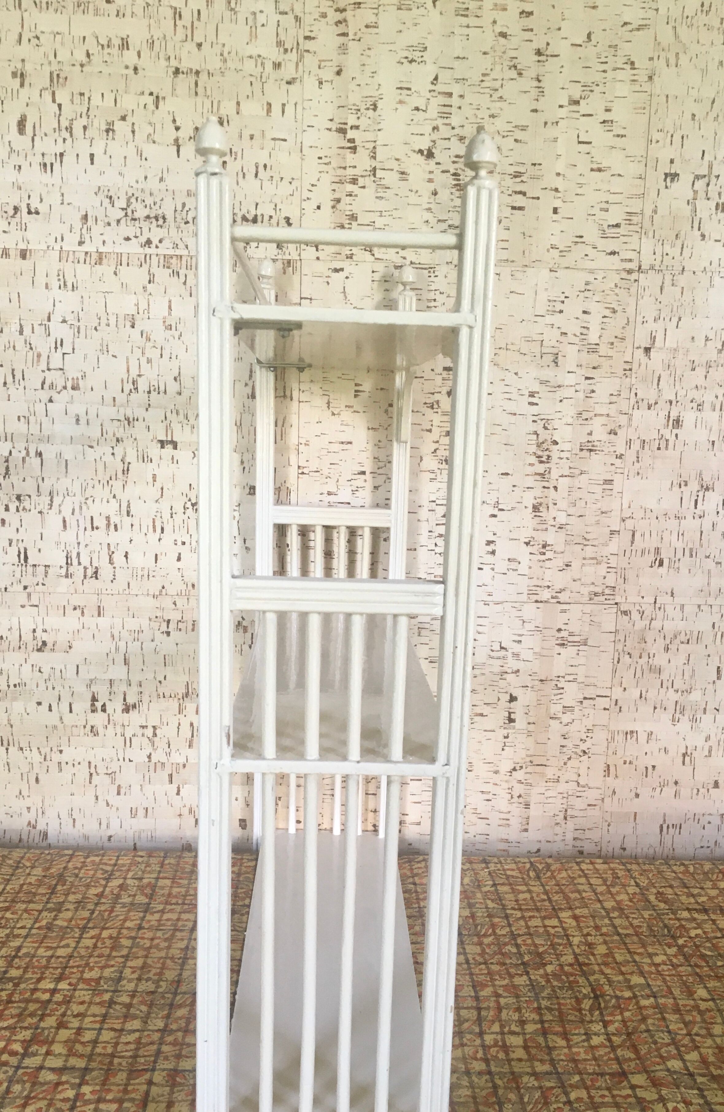 Wall-mounted shelf cabinet to hang