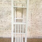 Wall-mounted shelf cabinet to hang