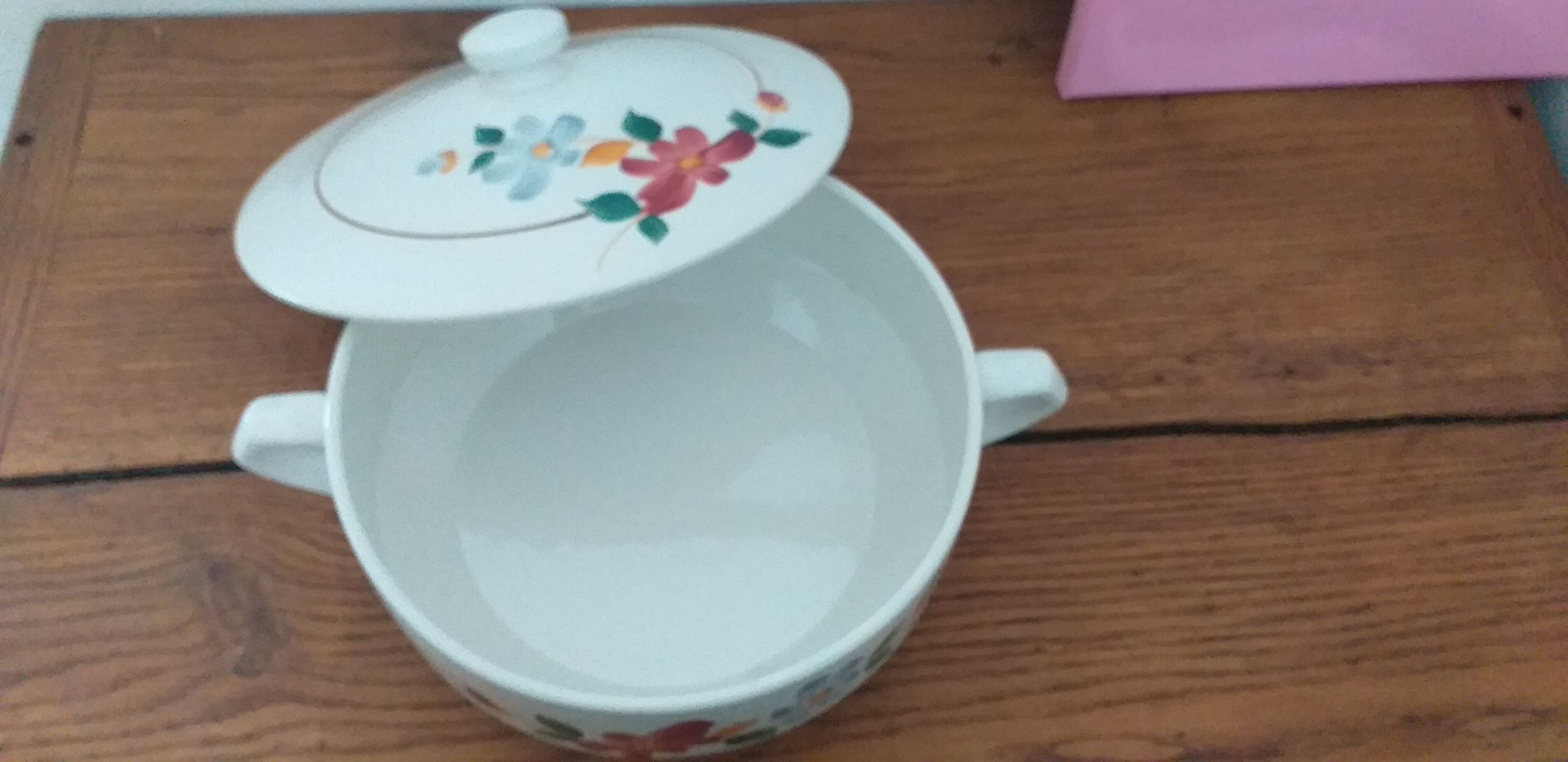 Sigh with porcelain lid Saint Amand model 7011