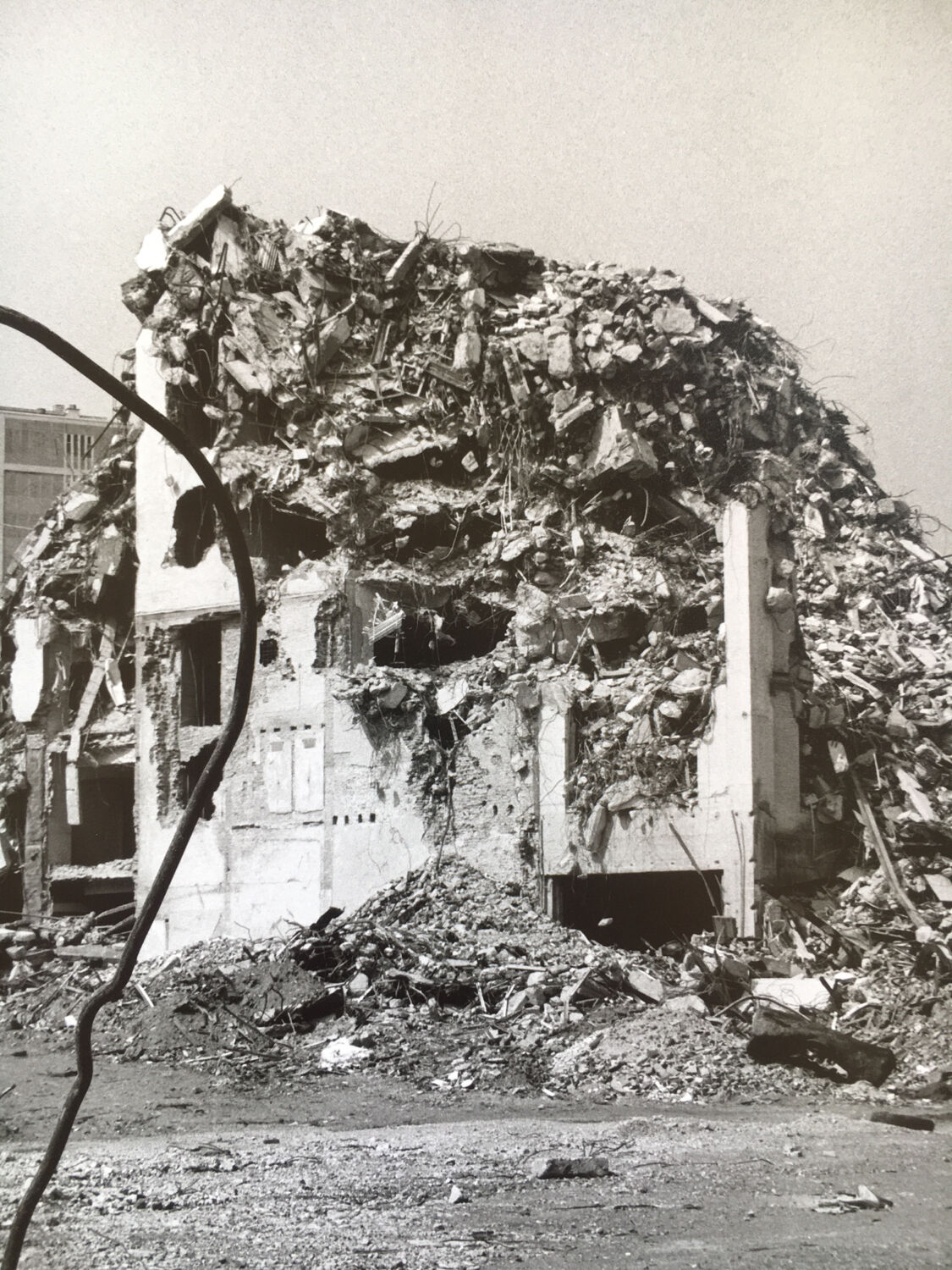 Photo architecture brutalisme années 80