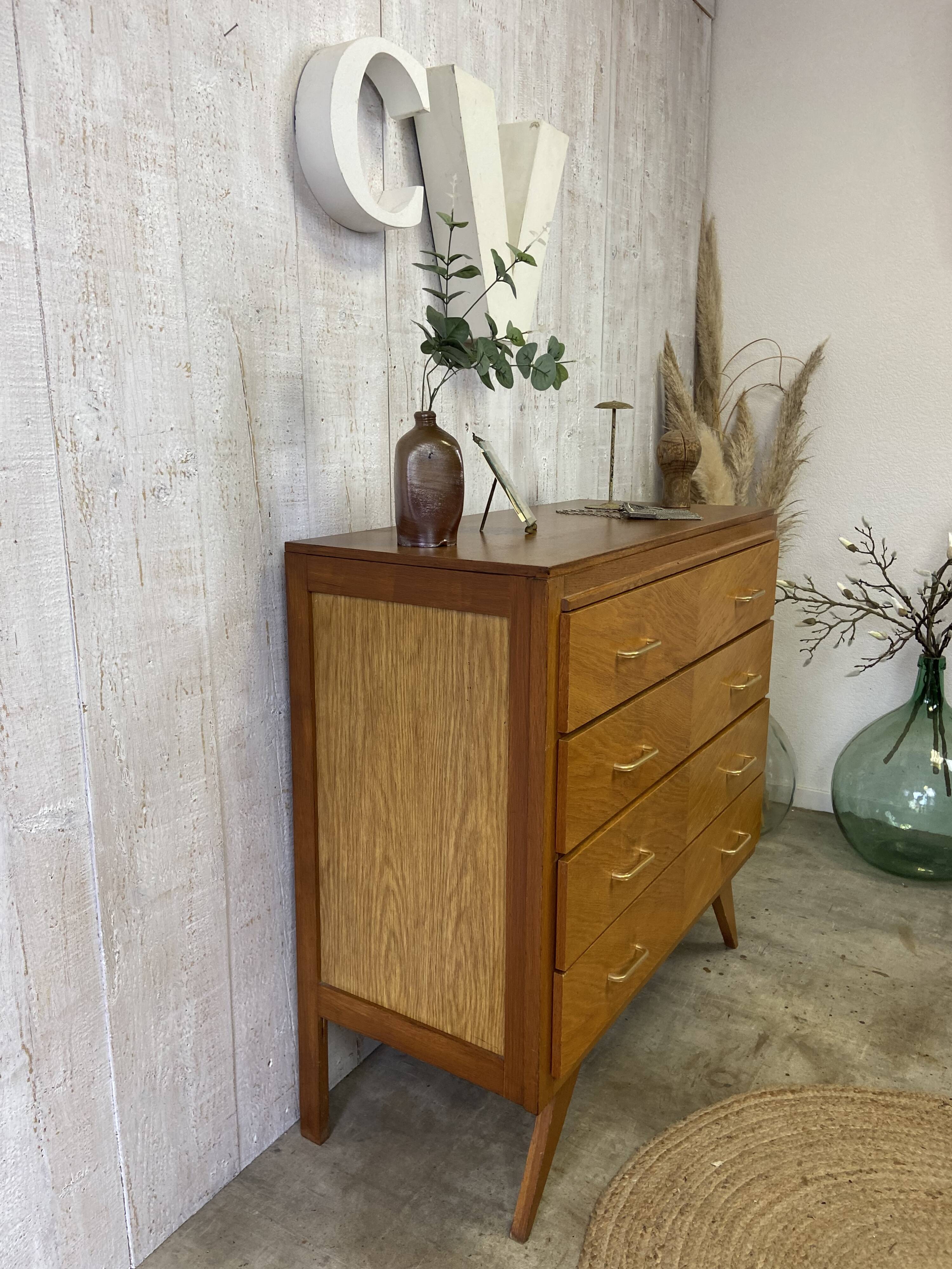 Commode aux pieds compas