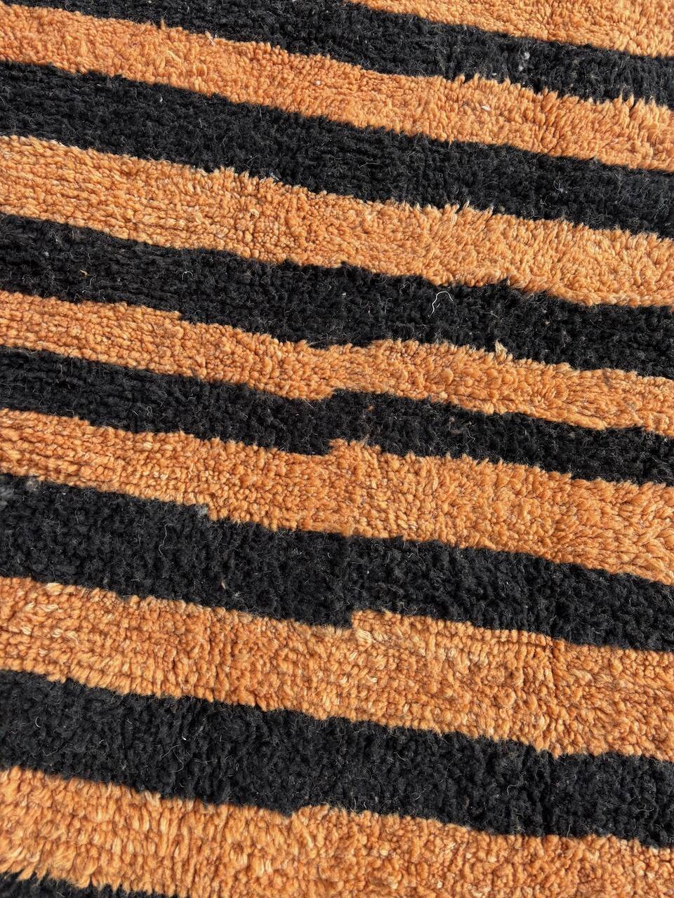 Modern Beni Ouarain Moroccan rug – black striped pattern – 215 x 250 cm