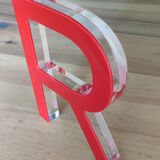 Sign letter in plexi