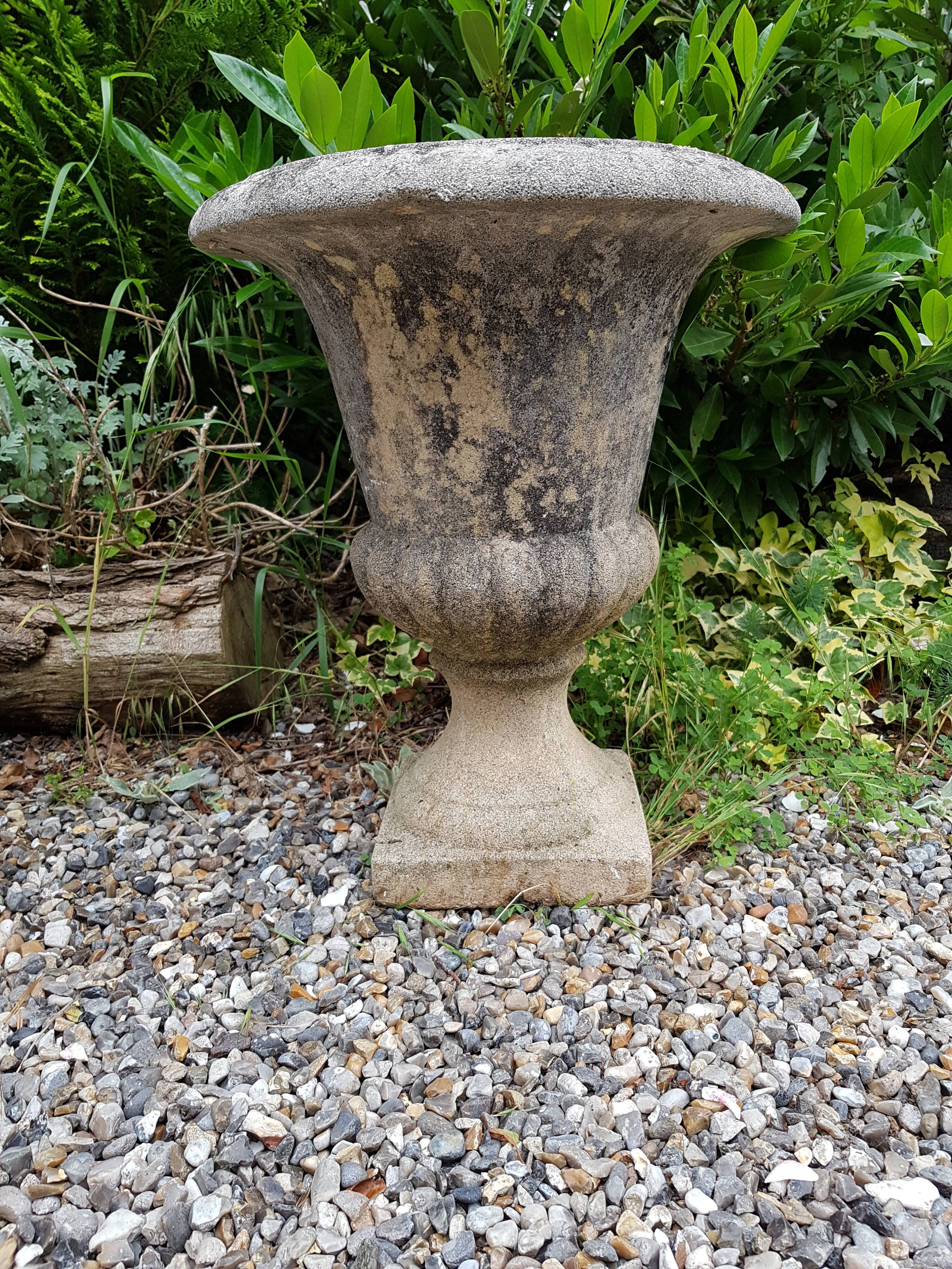 Paire de vases Médicis