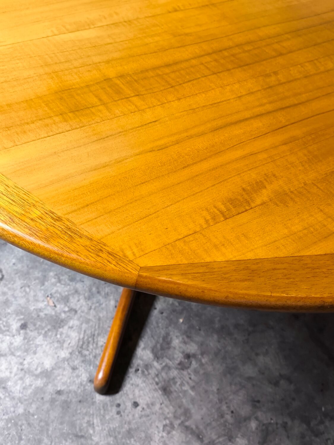 Table scandinave vintage années 60