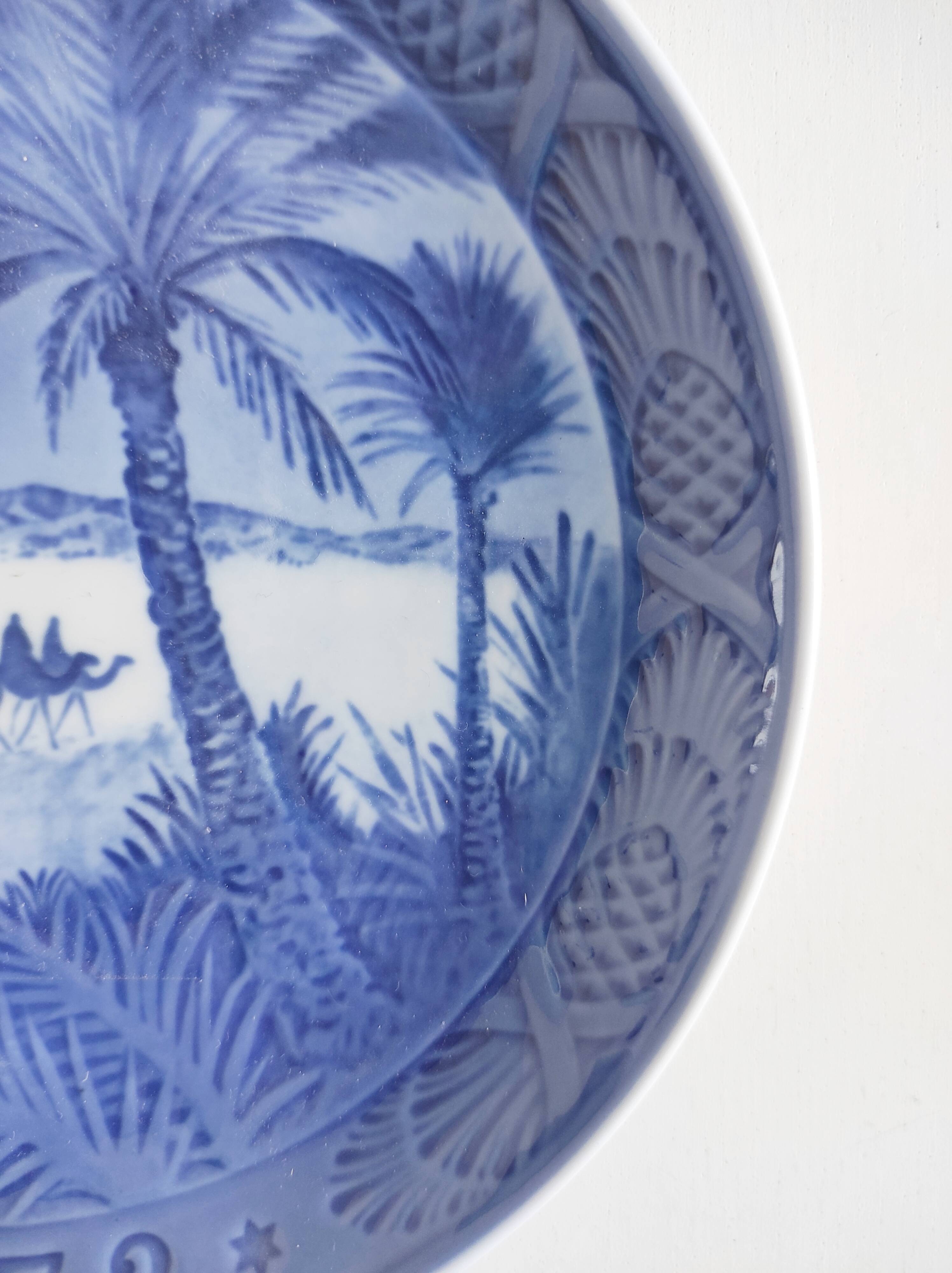 Assiette porcelaine bleu danemark scène désert