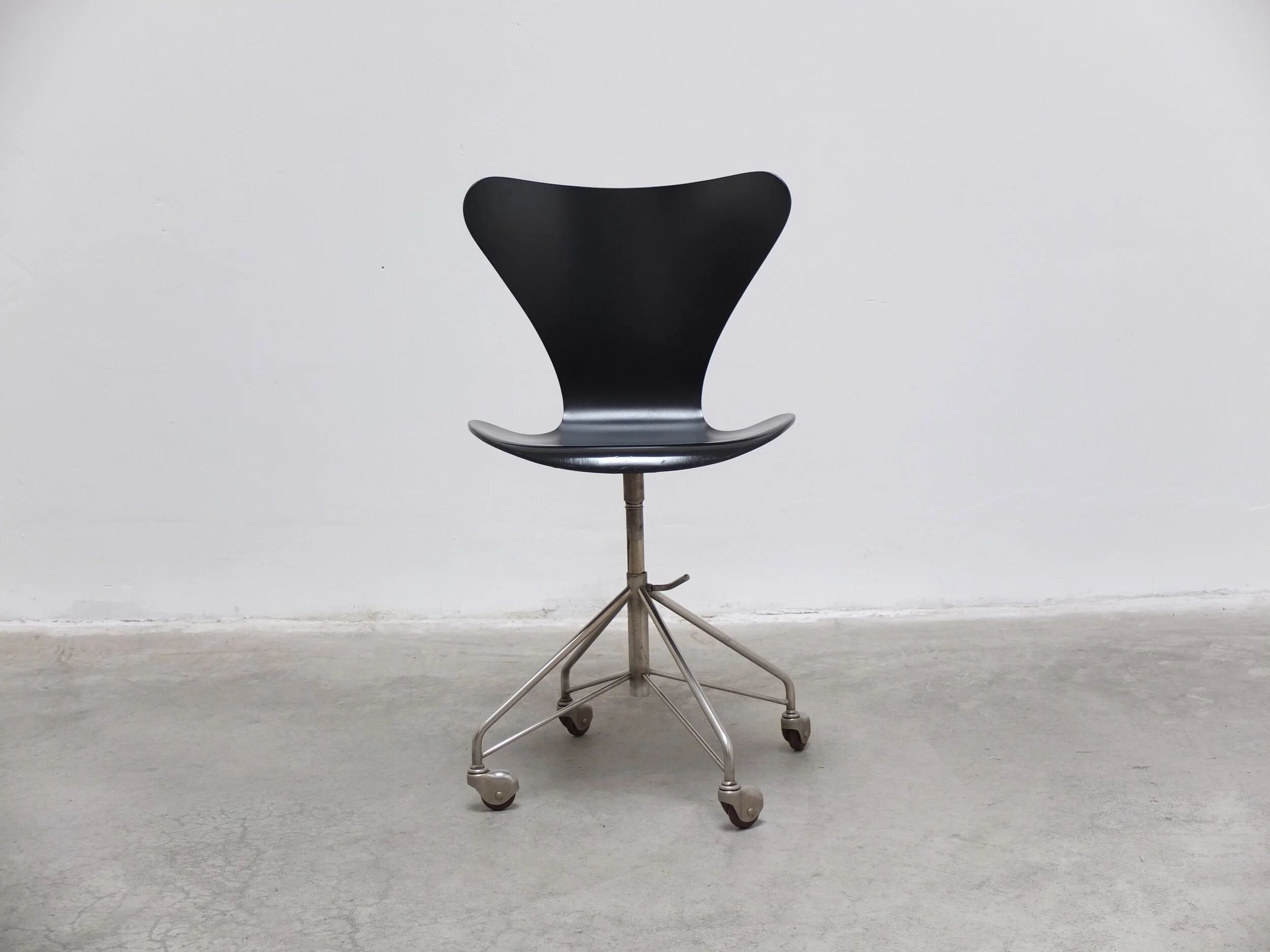 1st edition '3117' swivel desk chair by Arne Jacobsen for Fritz Hansen, 1955