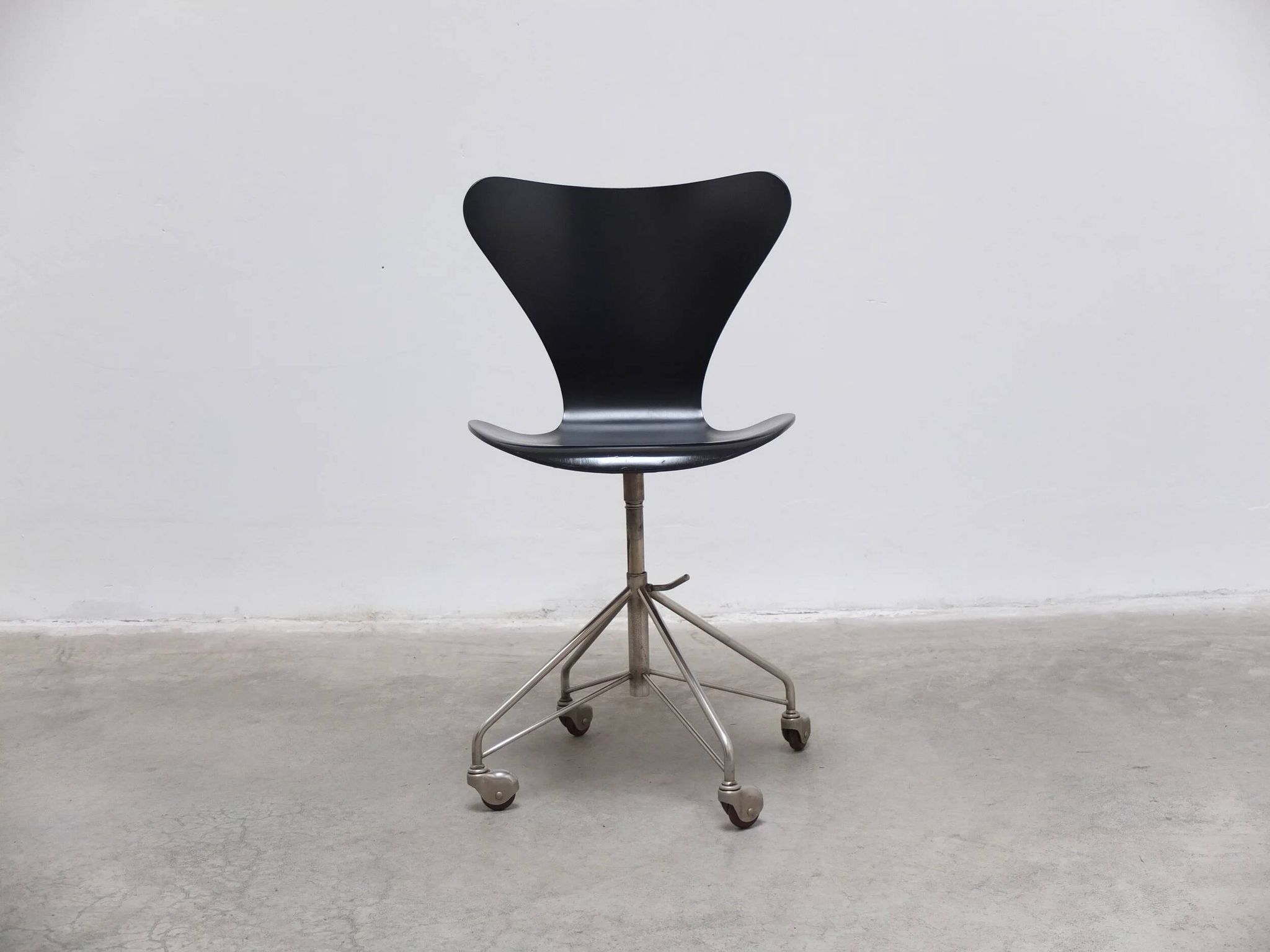 1st edition '3117' swivel desk chair by Arne Jacobsen for Fritz Hansen, 1955