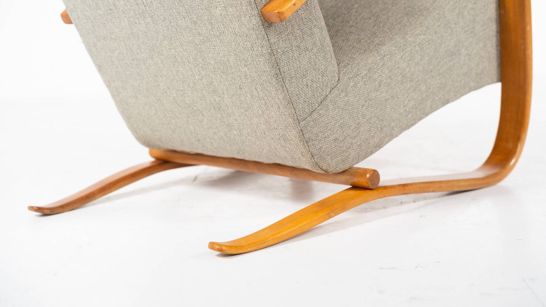 Pair of Bentwood Armchairs by Jindrich Halabala H269, Czech Republic, 1940s