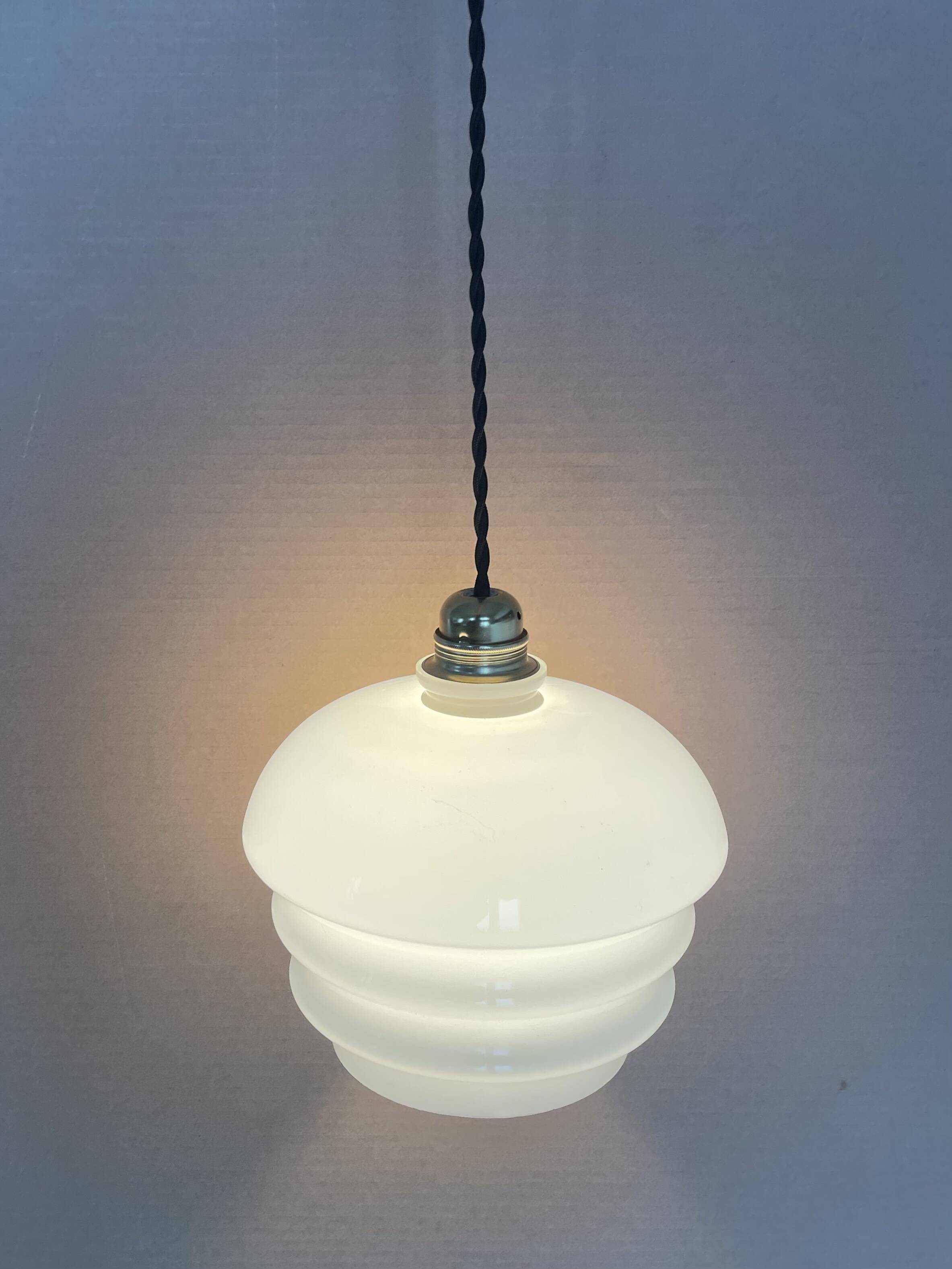 Old opaline suspension