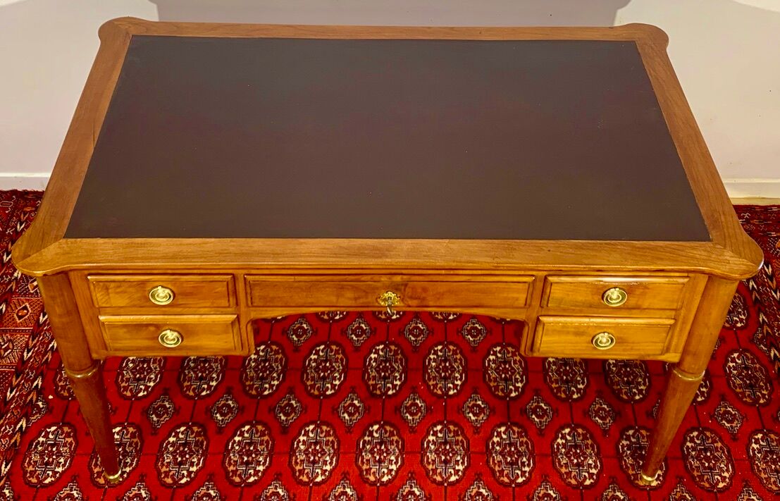 Louis XVI desk in cherry wood and gilded bronzes