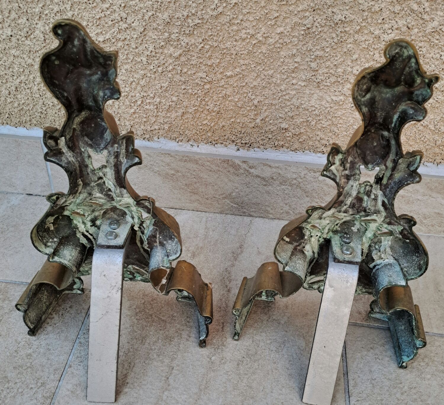 Chenets en bronze doré style Louis XV