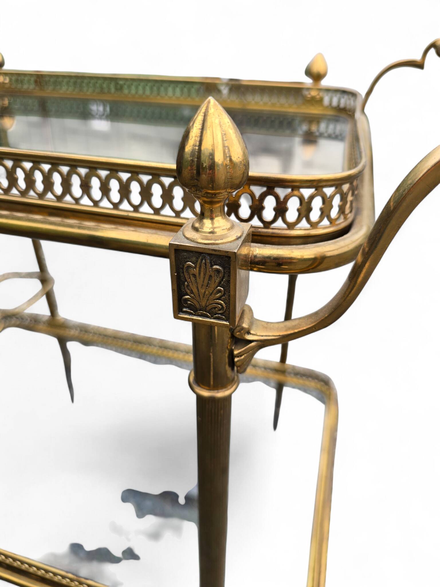 Serving cart - Neoclassical bar trolley in brass and glass