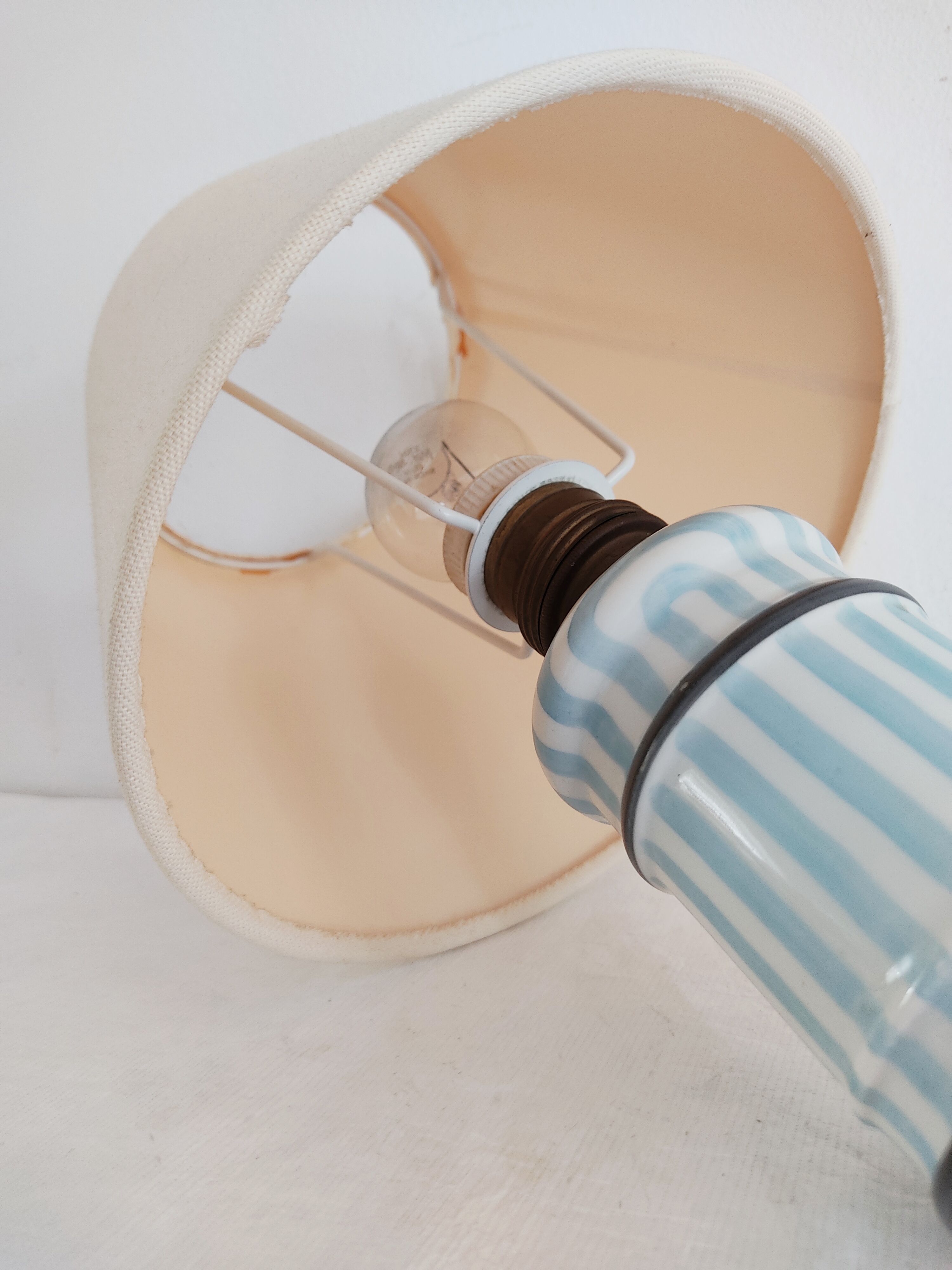 Lampe vintage en porcelaine de paris