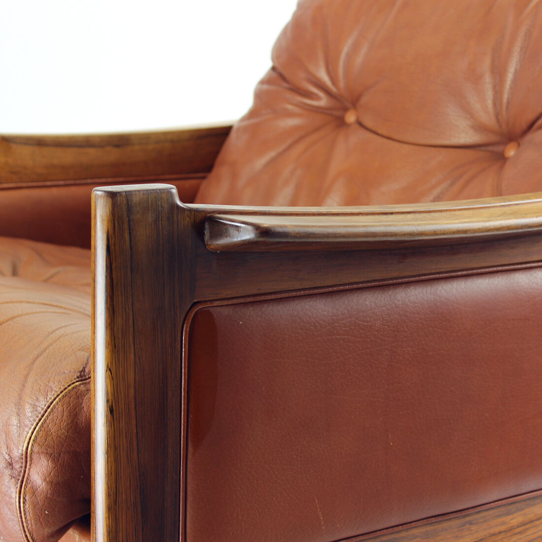 Fauteuil mid century en cuir de cognac et bois de rose massif, 1970s