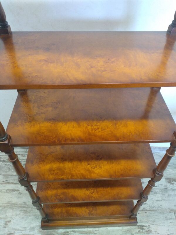 Étagère en bois exotique